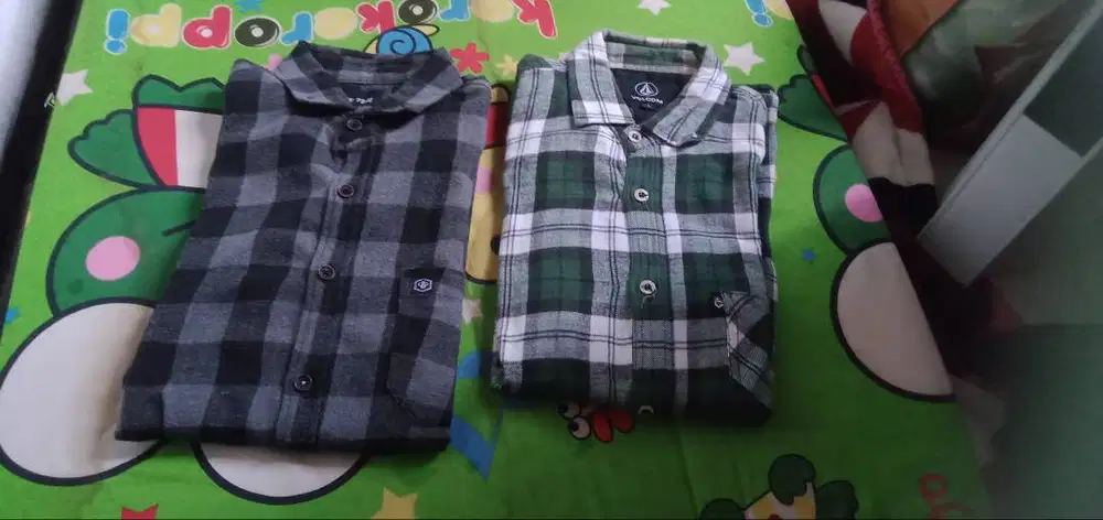Kemeja panel lembut merek volcom dan beefail