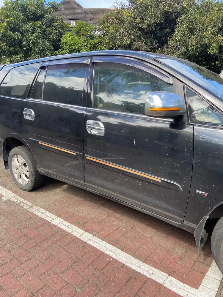 Toyota Kijang Innova 2011 Bensin