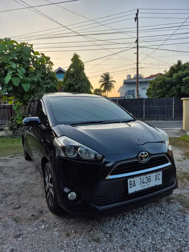 Toyota Sienta V AT 2017 Hitam