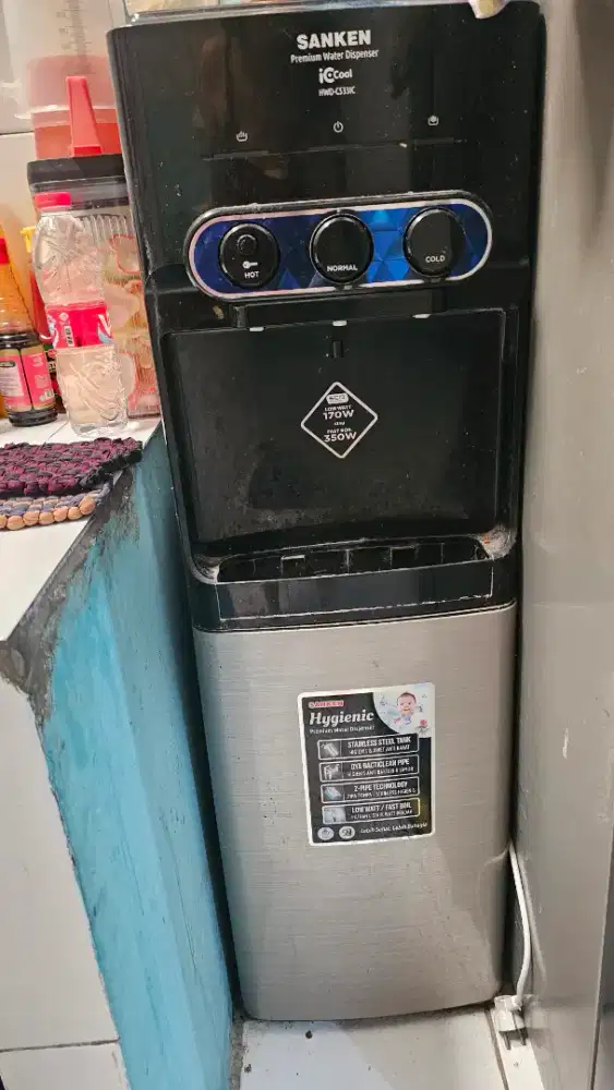 Dispenser , pengering peralatan makan