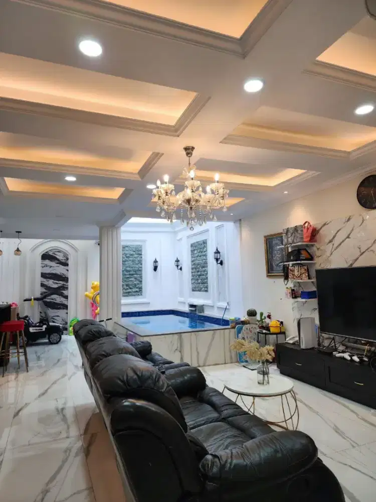 Rumah strategis eropa modern dan swimming pool di komplek Antapani