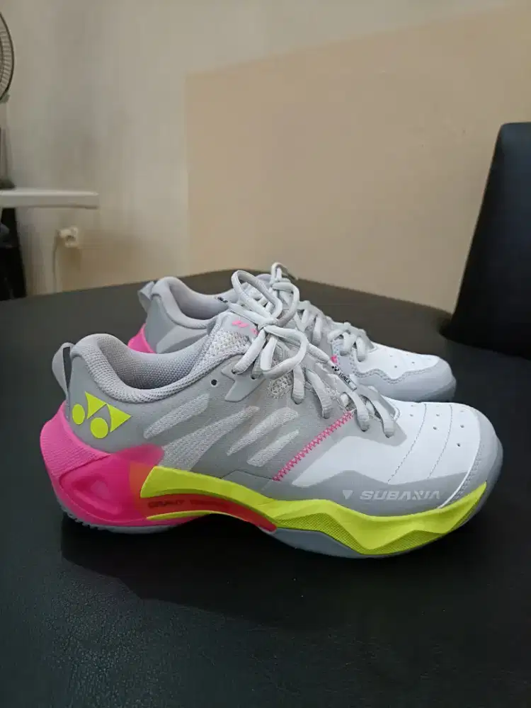 Sepatu Bulu Tangkis Yonex