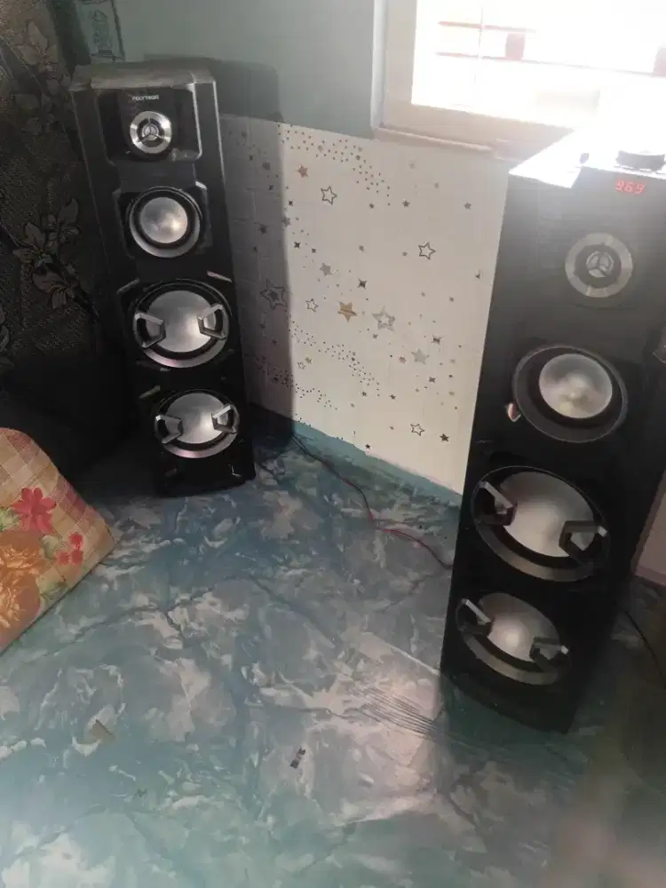 Speker aktif politron