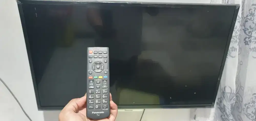 TV LED Panasonic 32 inc Mati + Braket