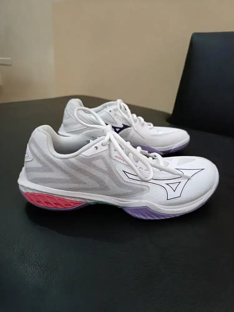 Sepatu Bulu Tangkis Mizuno