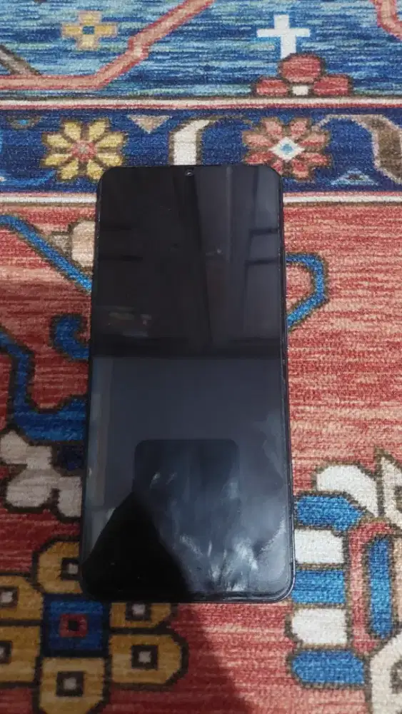 warna hitam, ram 128GB