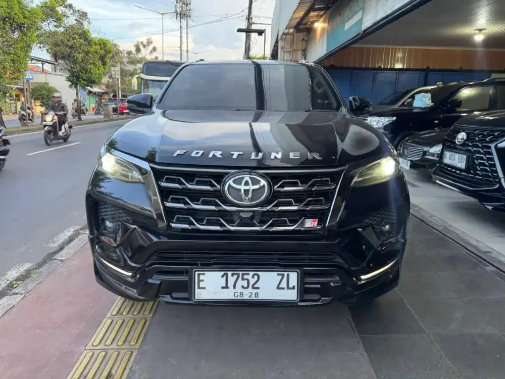 Toyota fortuner diesel  GR 2.8 2023 AT