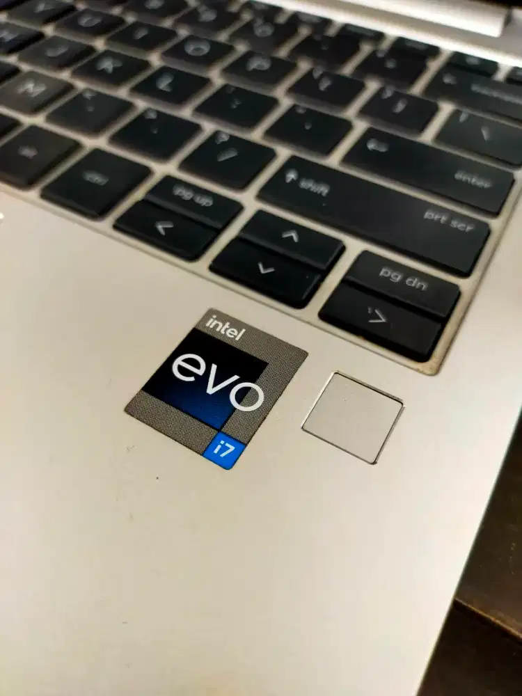 Dijual laptop Hp Elitebook Intel i7 gen 13 Intel EVO ram 16GB SSD 512