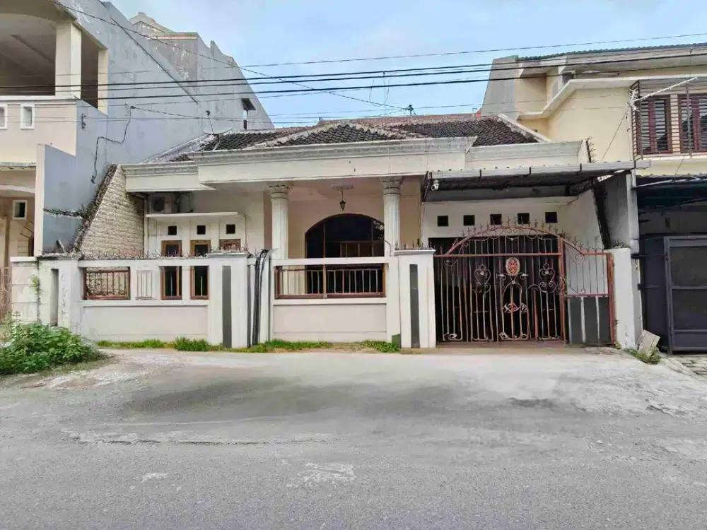 Rumah Strategis Tengahkota Solo Dekat GOR Manahan