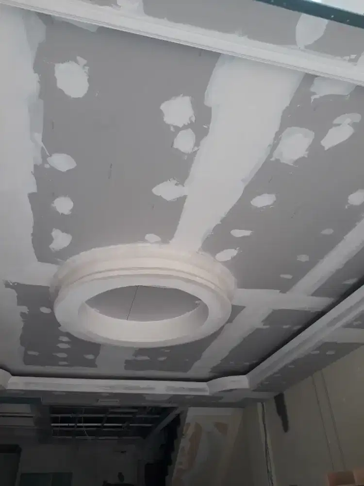 Tukang Pasang Plafon dan Partisi Gypsum. Kontraktor Bangun Rumah Mewah