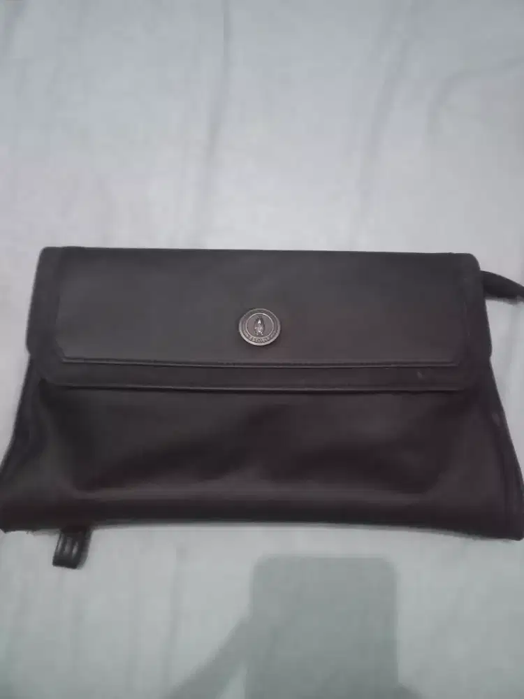 Hush Puppies Tas Pria Steve Clutch 221 Black Original