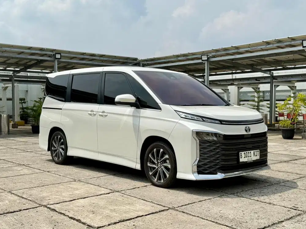 Toyota Voxy 2025