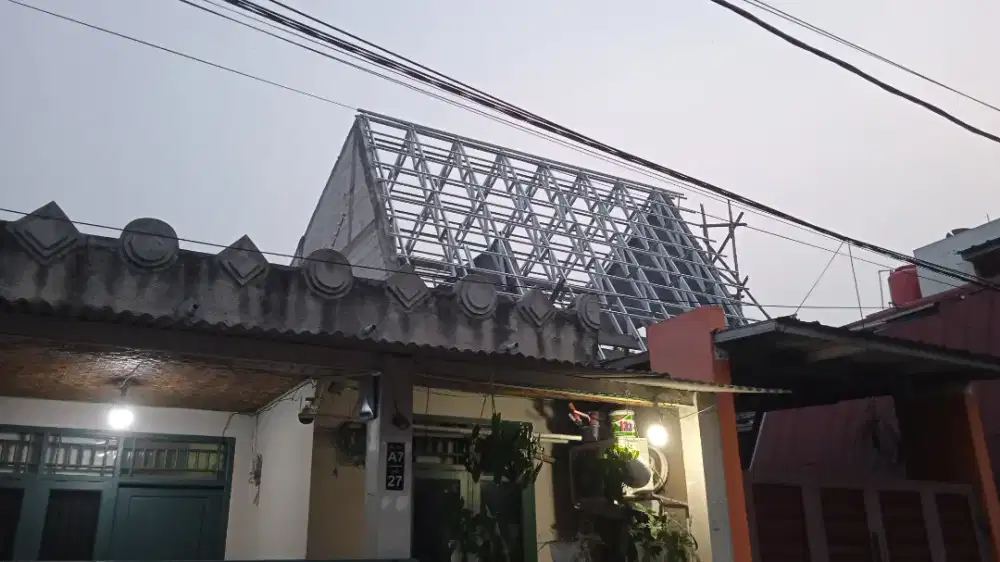 Ahli pemasangan baja ringan