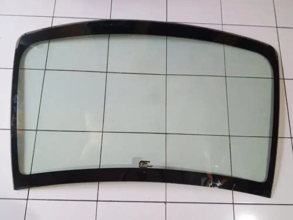 Kaca Depan Mobil Sigra