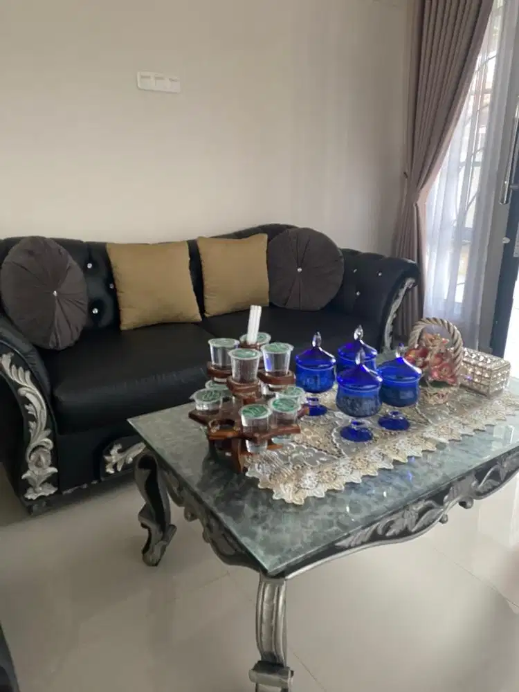 JUAL CEPAT SOFA RUANG TAMU 1 SET PLUS MEJA