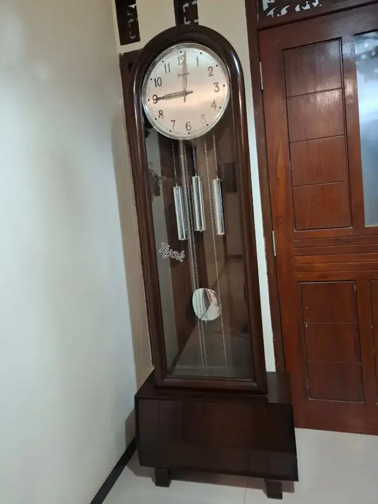 Jam lemari junghans,/jam berdiri