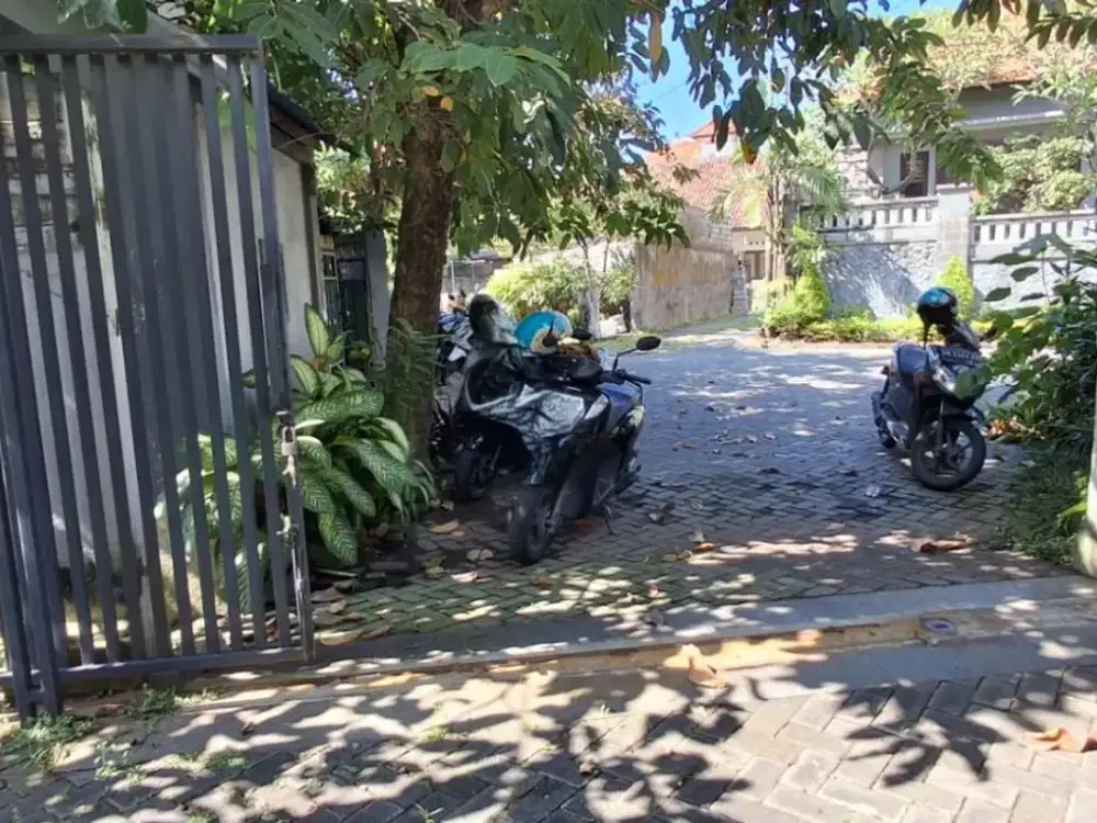 Dijual rumah dan tanah kecil di Renon Bali