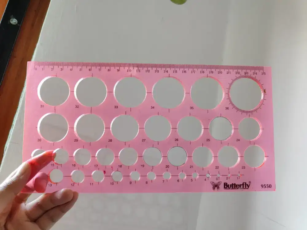 Penggaris lingkaran butterfly