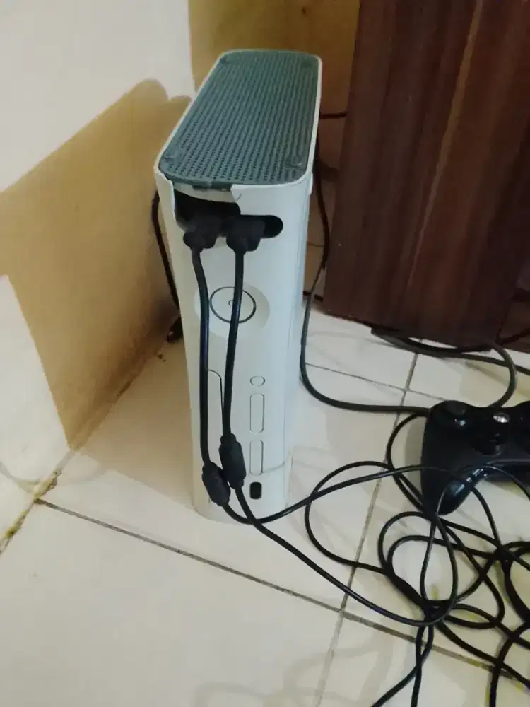 XBox 360 game consule