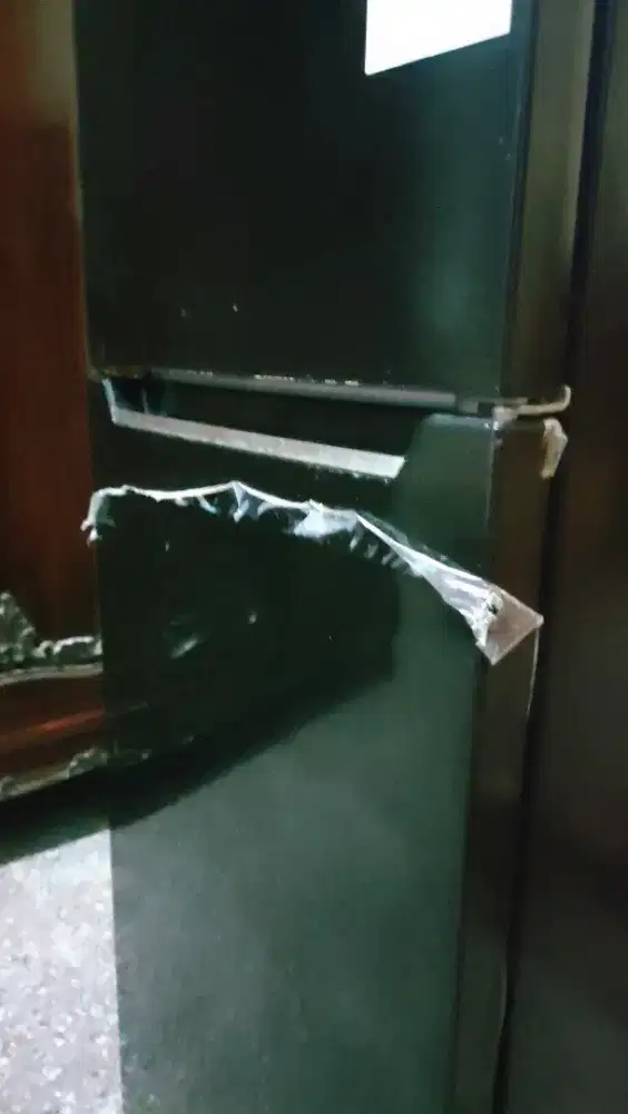 KULKAS CRF-208 SECOND, JUAL CEPAT!