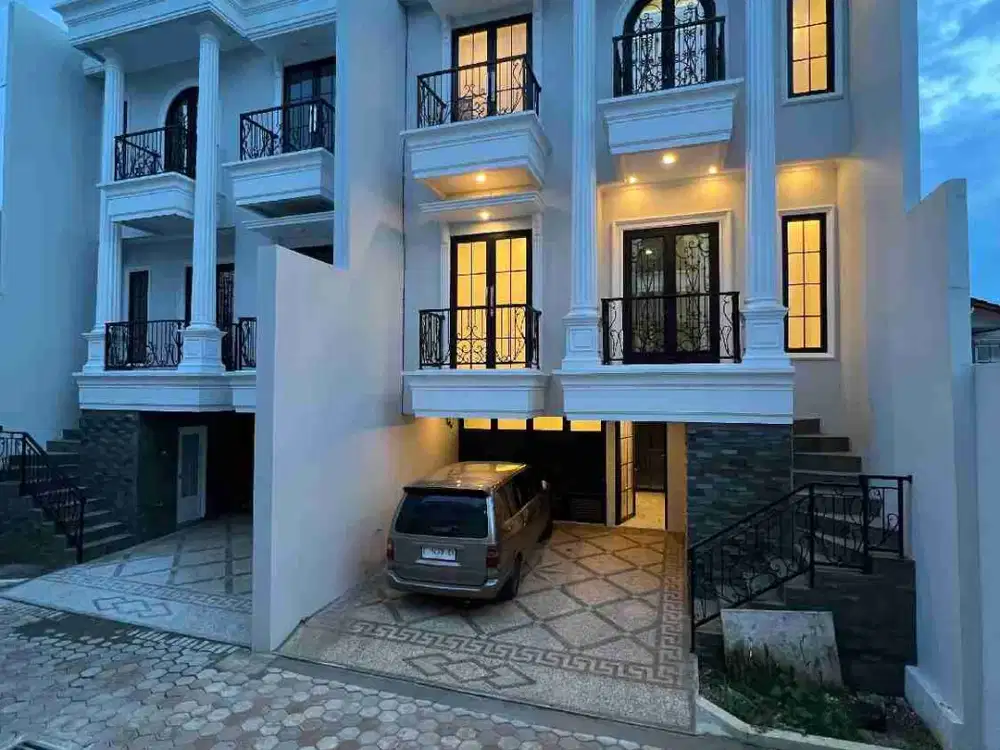 Rumah 3 lantai dekat stasiun KRL jakarta selatan pinggir jalan raya