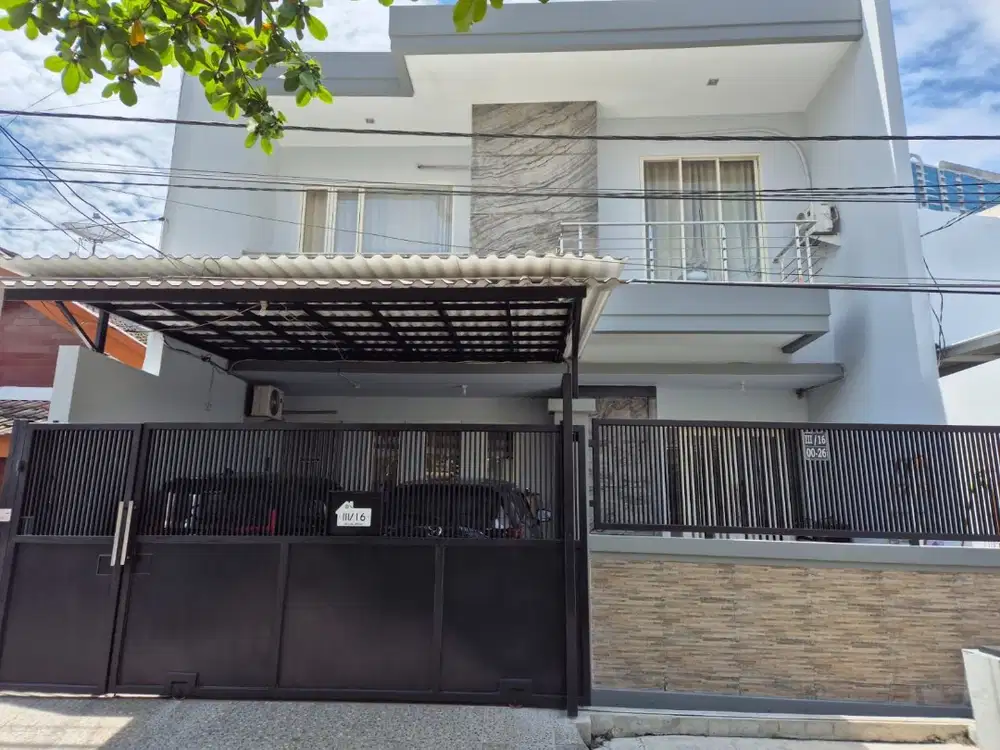DIJUAL RUMAH MODERN MINIMALIS WISMA PERMAI BARAT! LOKASI BELAKANG GM!
