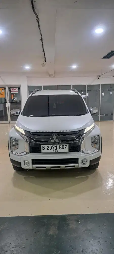 Xpander  Cross Matic Putih