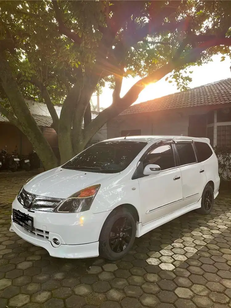 Nissan Grand livina 1.5XV MT 2012 Bensin