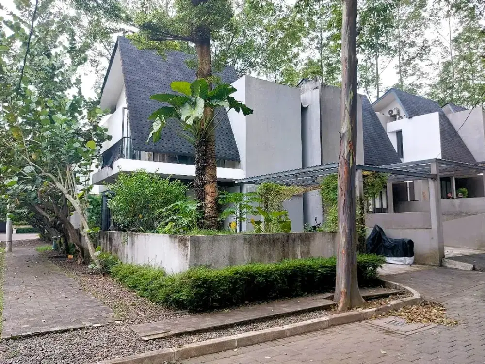 Rumah Hook Design Modern Andra Matin Asri dan Nyaman di YVE Habitat Limo Cinere