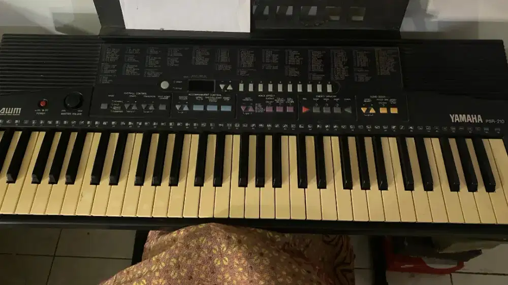 Keyboard  YAMAHA PSR 210