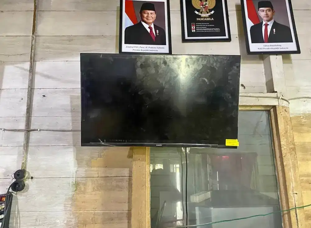 Bracket tv/briket tv/braket tv/breket tv/gantungan tv