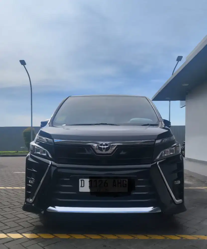 Voxy 2018 Hitam Istimewa