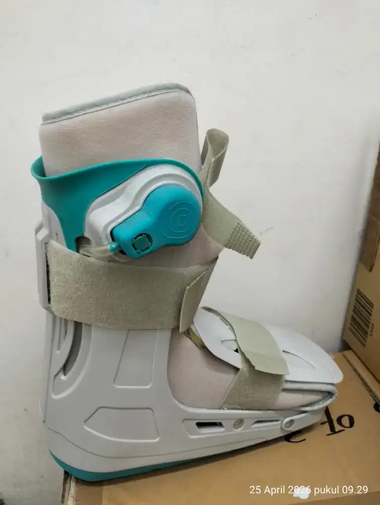 Penyangga kaki patah tulang