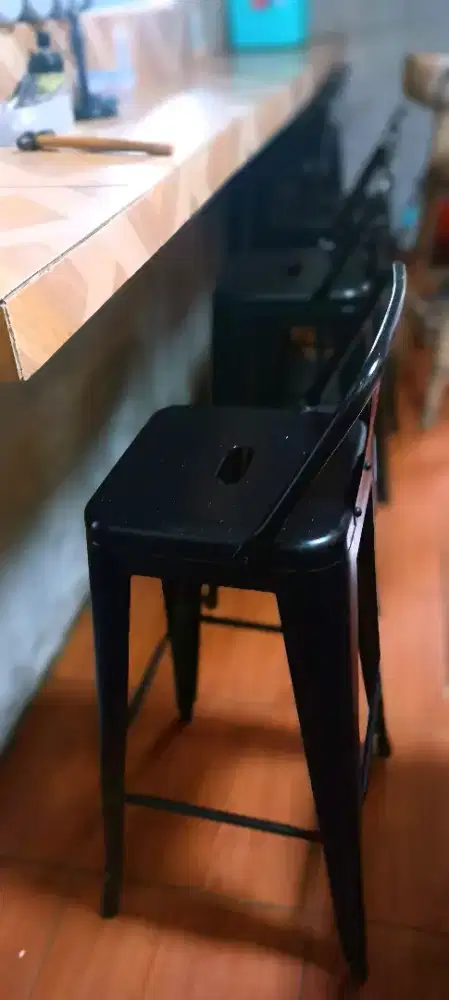 Kursi bar tinggi besi dan kayu  Kafe