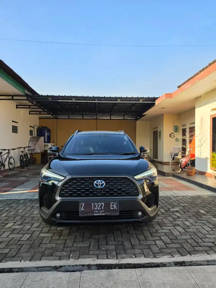 Corrolla Cross 1.8 Hybrid AT. Irit, nyaman, elegan, smooth drive.