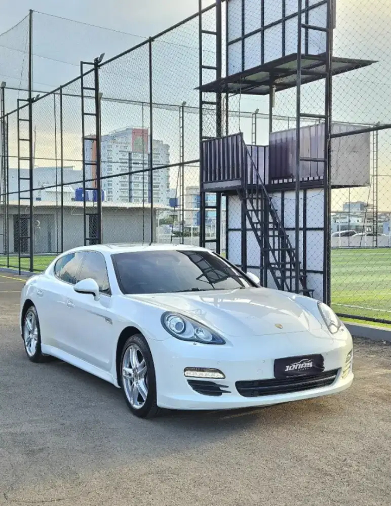 Porsche Panamera 3.6 White On Black