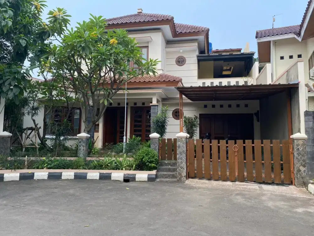 Dijual Rumah Cantik Ada Swimming Pool Lokasi Strategis Dekat Menteng Park di Bintaro Tangsel Cw-18046