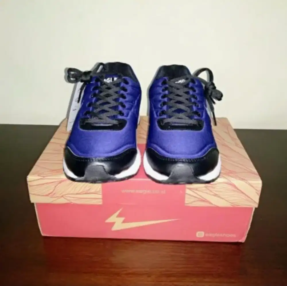 Running Shoes Eagle Wild Fire, Ori, Navy/Putih, Size 40