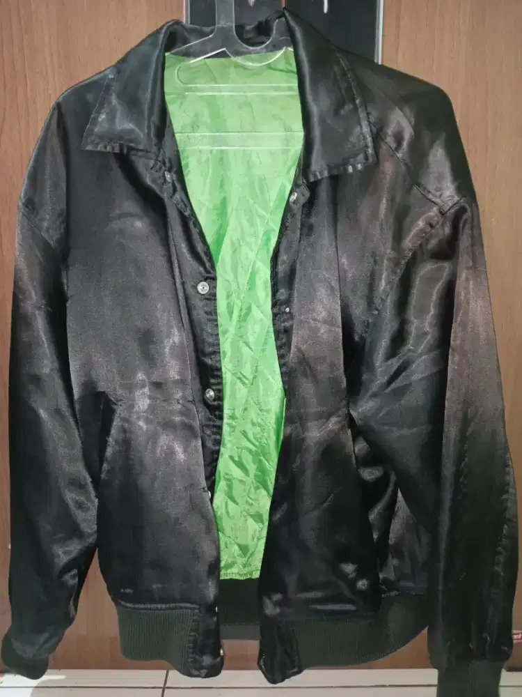 Jaket Pria Hitam Adem Bekas Murah