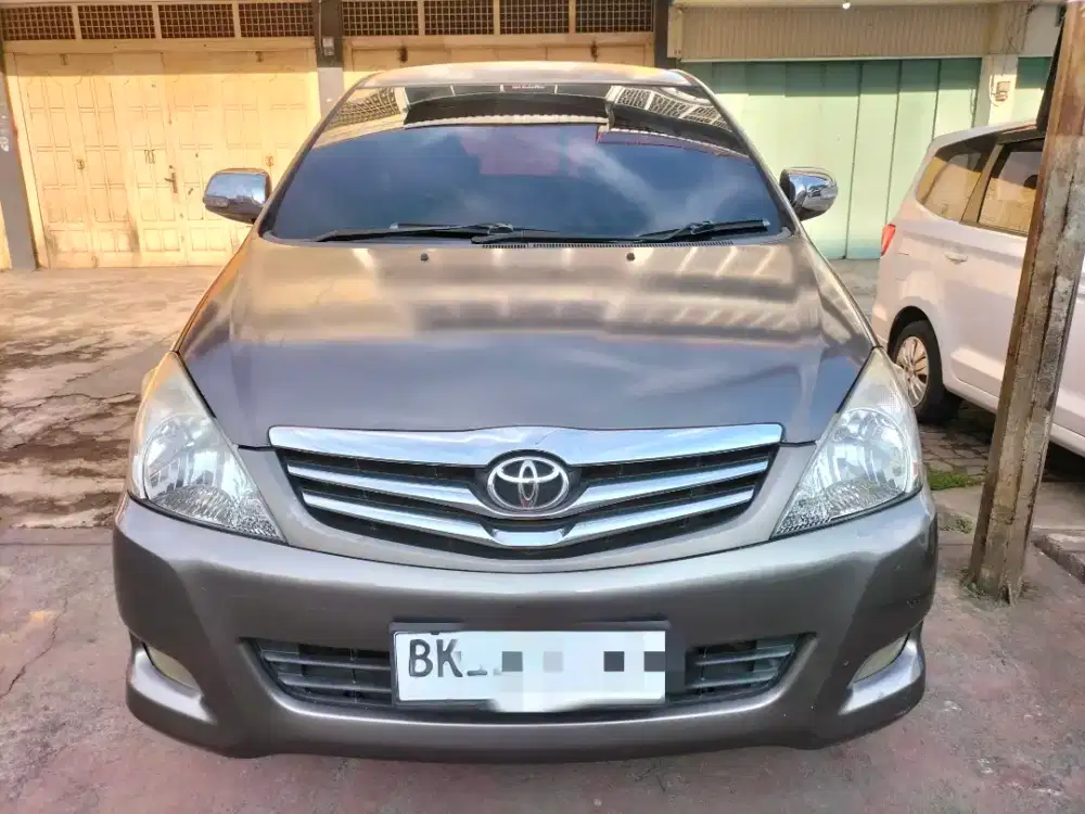 Toyota Innova V Diesel Solar MT Manual 2010