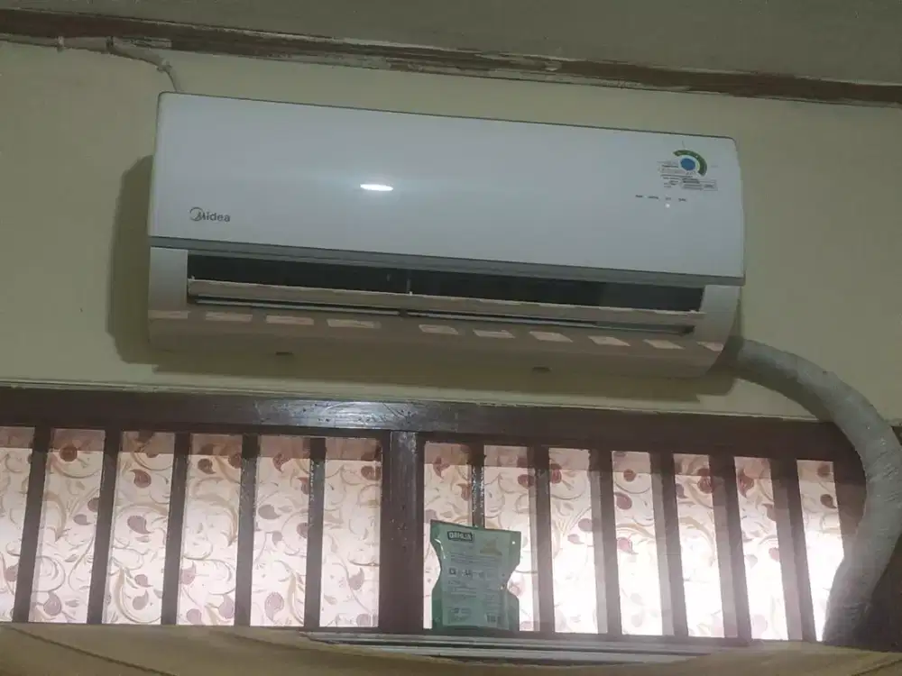 AC midea 1/2 pk bagus nominus