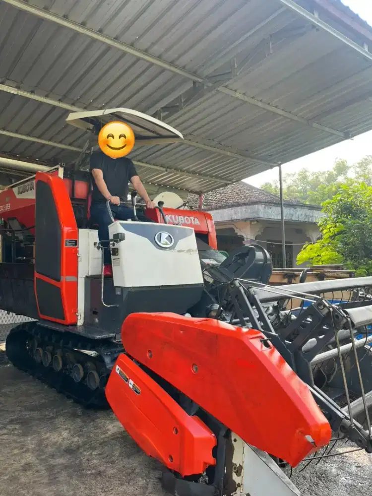 JUAL MESIN COMBINE KUBOTA DC-93 (SECOND, MULUS) TERMASUK TRUCK