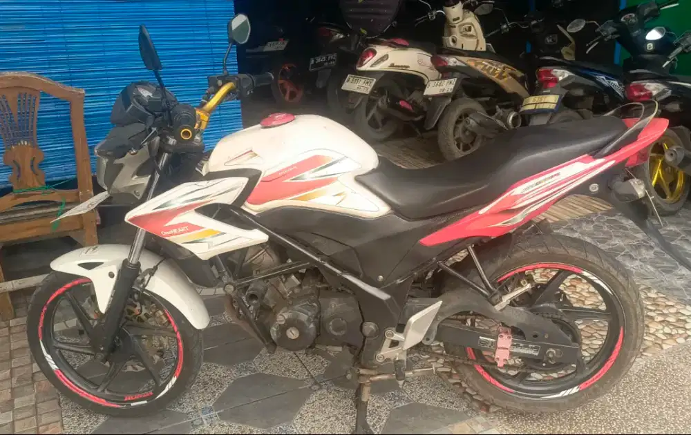 CB 150 R 2013 PUTIH