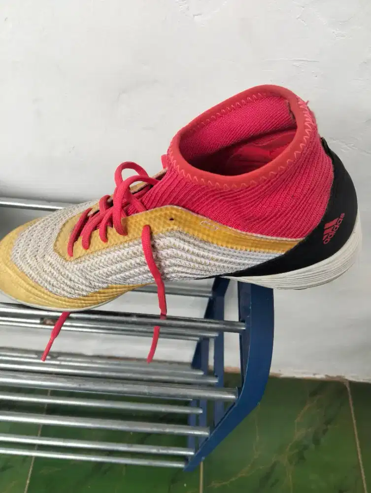 Sepatu Adidas predator bekas