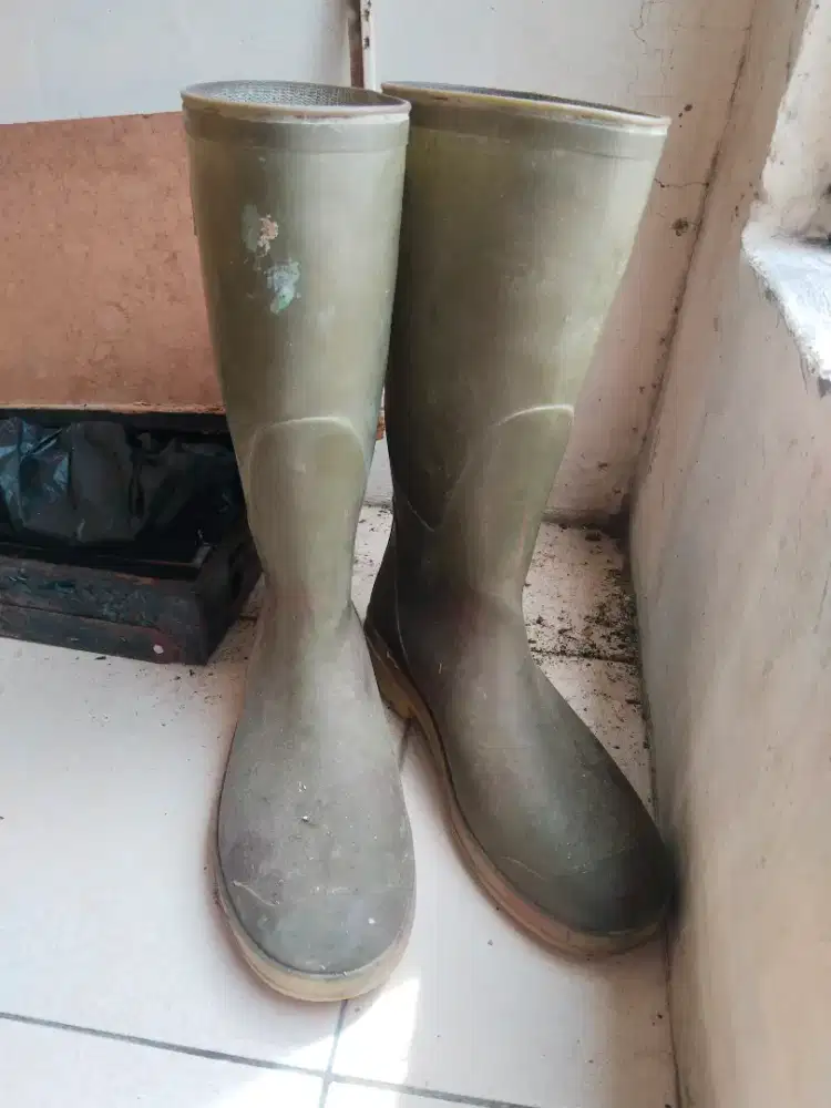 Di jual sepatu bot.. Masih berfungsi