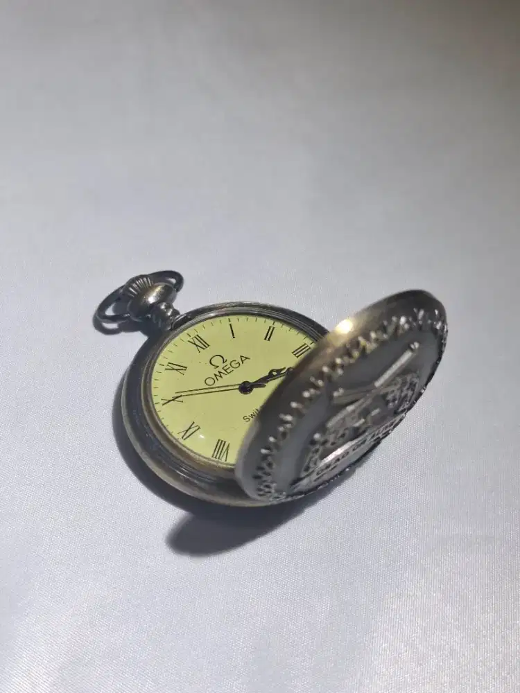 Jam Saku Omega automatic