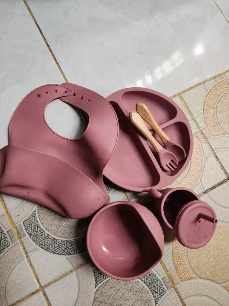 Peralatan makan bayi silikon