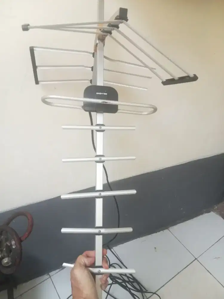 Antene TV luar dalam