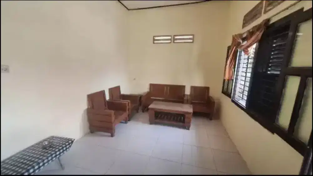 Disewakan Rumah Second Siap pakai di Area Dekat Pacar Keling, Surabaya