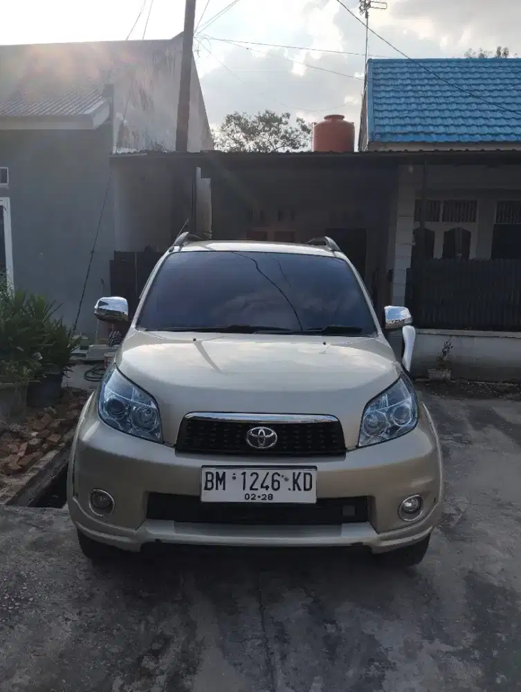 dijual mobil rush tipe s 2013 manual